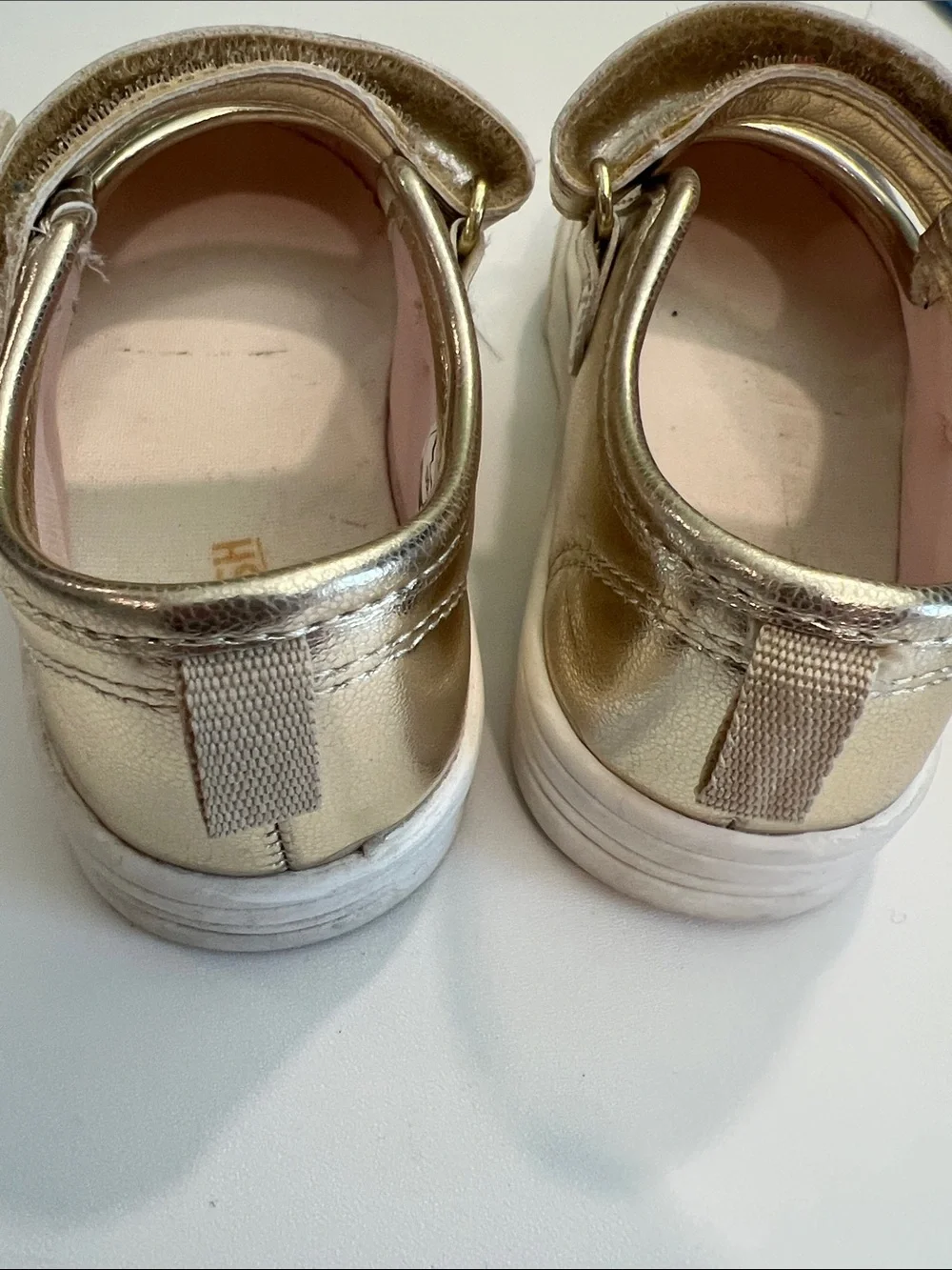 Oshkosh B’Gosh - toddler 8, Metallic Gold Mary Jane Shoes - Classic Strap